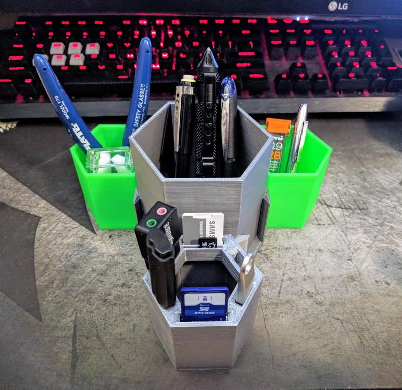 Modular USB & Pen Holder 3000
