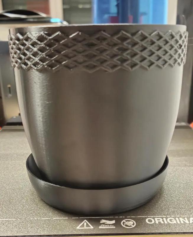 Flowerpot w/ ornament   