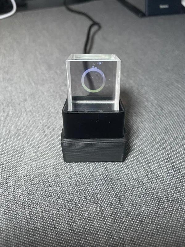 GeekMagic holographic cube stand   