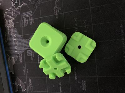 Wire mesh bracket (pegboard)