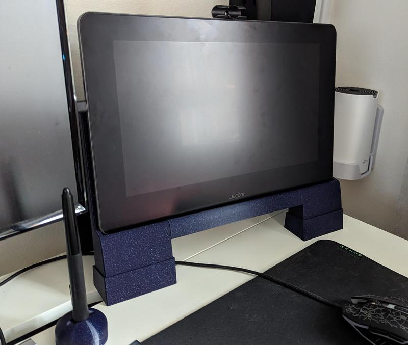 Wacom Cintiq Pro 13 / Ipad / Tablet desktop stand