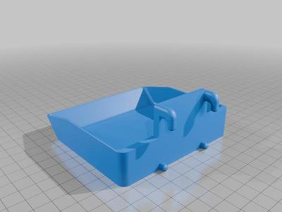 Skadis tray with fixed manifold