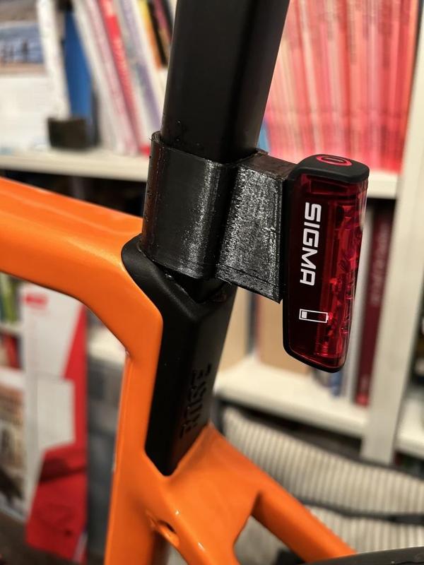 D-Shape Seatpost Mount for Rose Reveal / Backroad - Sigma Blaze Flash