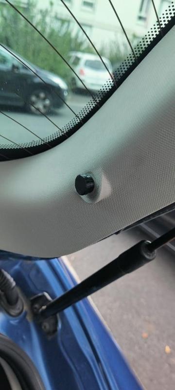 Pion coffre Renault Mégane - Renault Megane car trunk peg