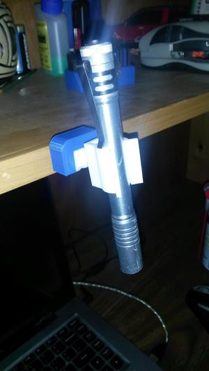 Streamlight pen holder and pivot