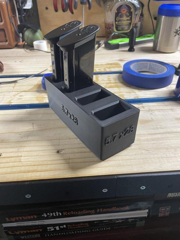 5.7x28 magazine stand