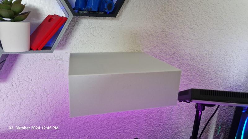 Regal mit Stauraum im inneren