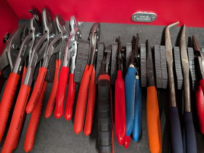 Basic pliers organizer