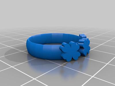 clover ring with 3 clovers