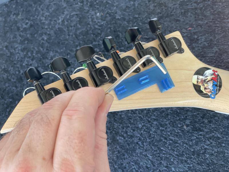 3mm Allen key Holder for Guitar / Soporte para llave Allen de 3 mm para guitarra