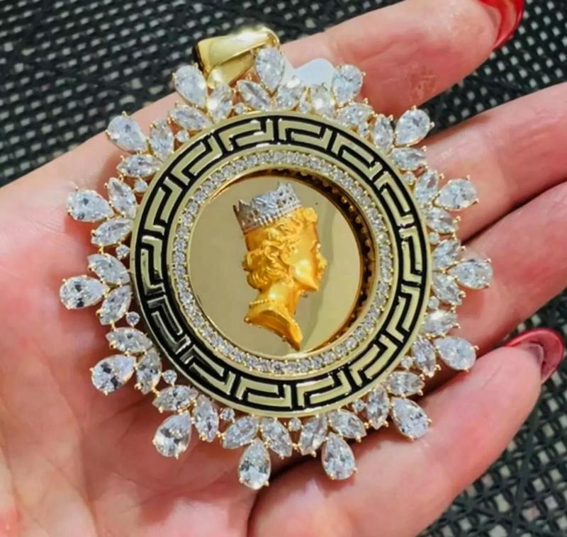 classic gold pendant frame small size