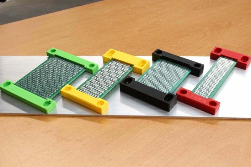 Customizable PCB Holder / Einstellbarer Paltinenhalter