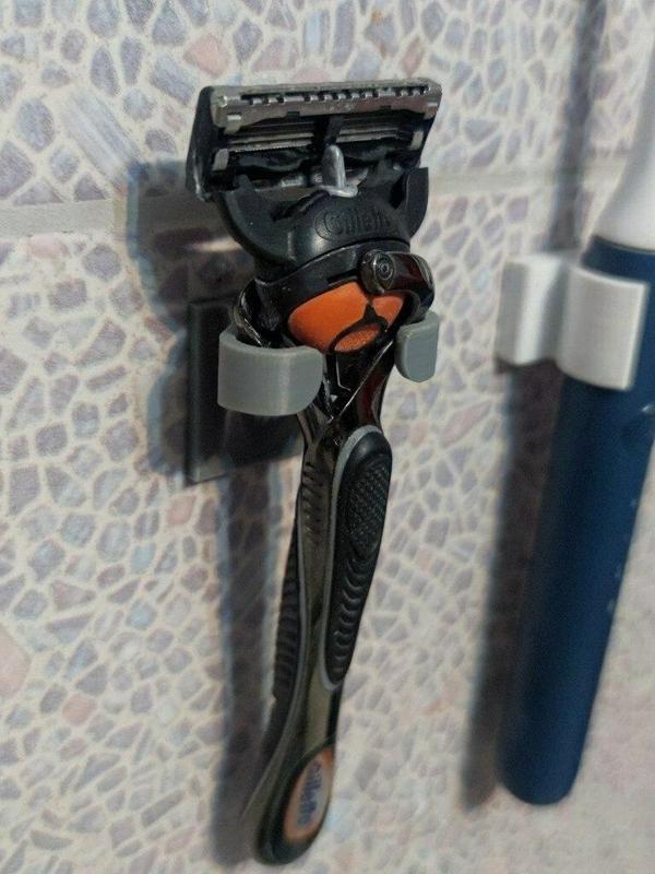 Gilette fusion wall mount