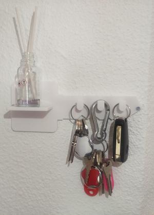 KEY HOLDER WITH LITTLE TRAY