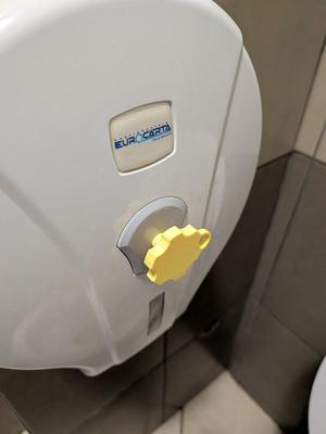 Square key knob for toilet paper dispenser (6 mm square)