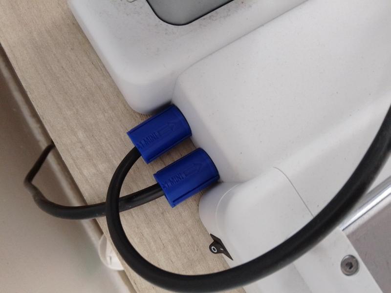 A1 Mini - Heatbed Cable Protector Remix - snug fit connection