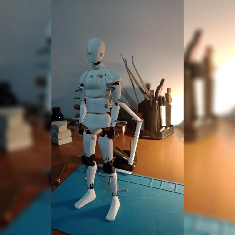 Articulated Posable Puppet for Sculpting (+ stand)