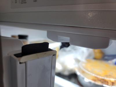 Samsung fridge inner door lip closer