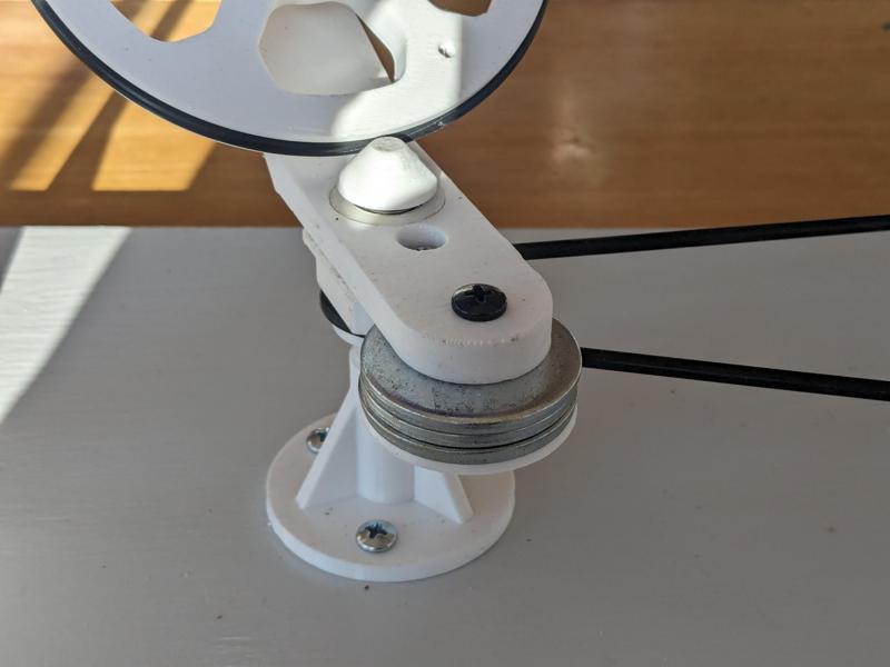 Yarn winder simple counterweight