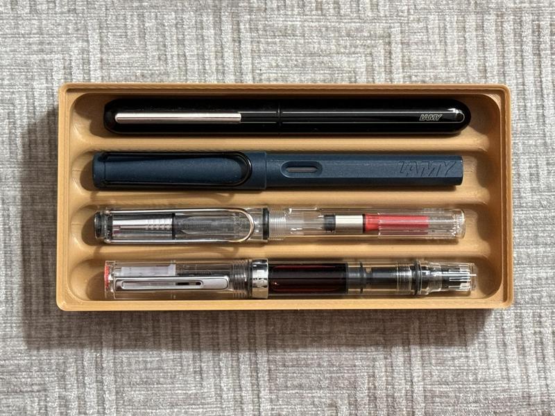 Gridfinity Fountain Pen Display Case (4 pens)