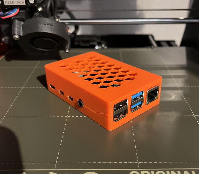 Minimalistic Raspberry Pi 4 Case