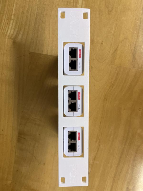 Unifi 3xPOE Adapter 10" Rack