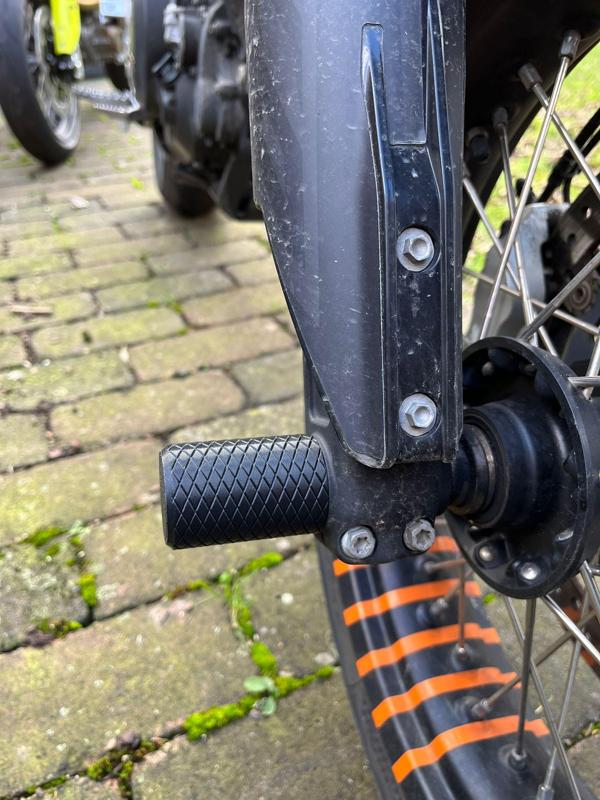 KTM 690 SMC R Achsschutz vorne / KTM 690 SMC R Axlesliders front