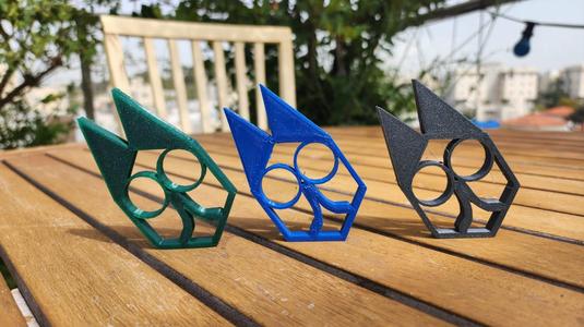 key chain & knuckle-duster cat