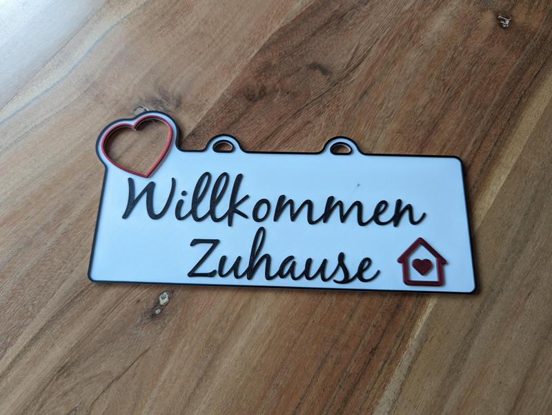 "Willkommen Zuhause" customizable door sign