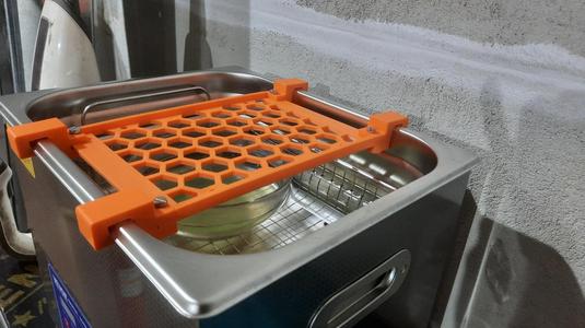 Plate for ultrasonic cleaner