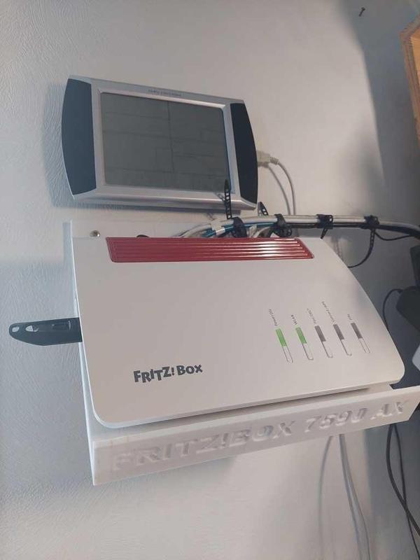 Wandkonsole für Fritz!Box 7590AX und 7590