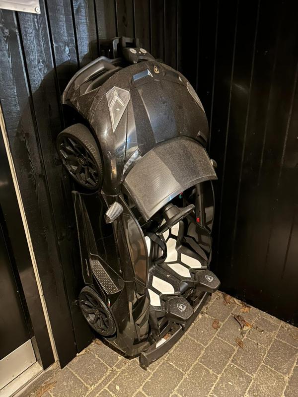 Wall mount - Kids Lamborghini Aventador - Electric Drift Car