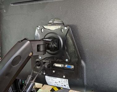 HP 2511x VESA Adapter
