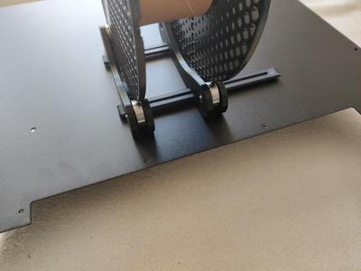 Magnetic adjustable spool holder