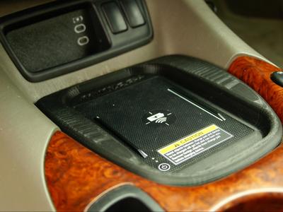 2000-2006 Toyota Tundra Wireless Charger.