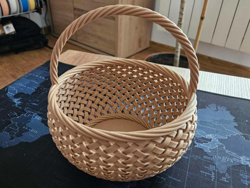 Basket (woven)