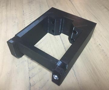 Wall mount ski rack