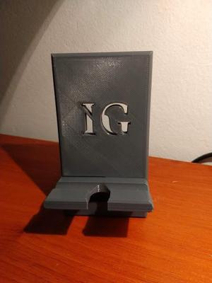 IG initials on holder