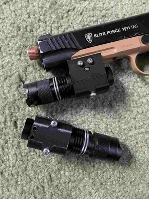 Picatinny flashlight holder