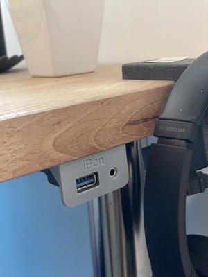 usb and headphone jack