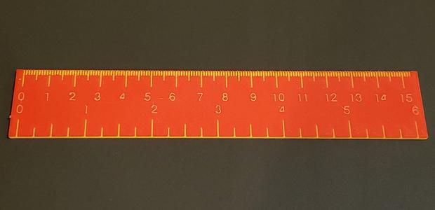 Simle ruler/scale in inches and cm