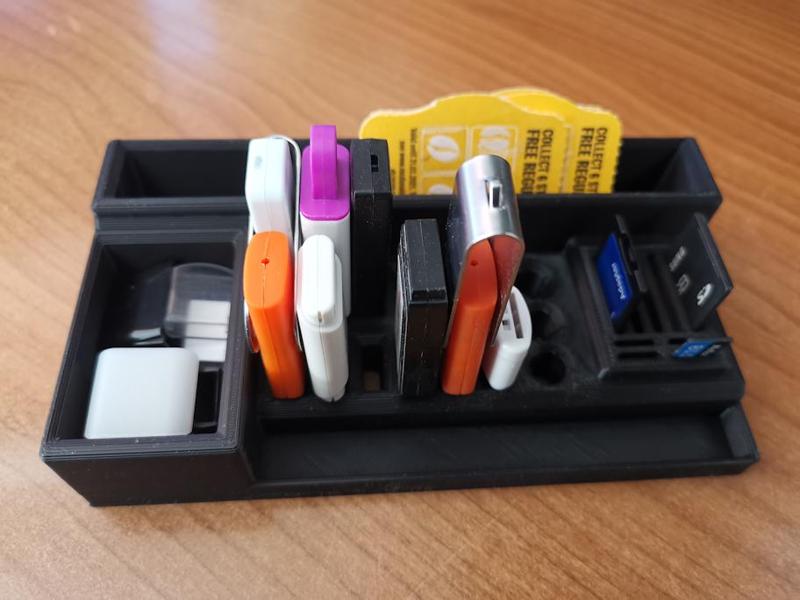 USB Flash Drive desk tidy