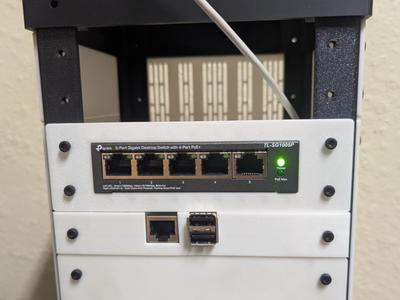 Microlab - TP-Link SG1005P 