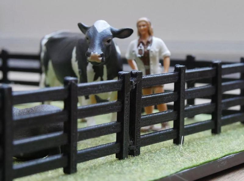 Farm fence for toy animals