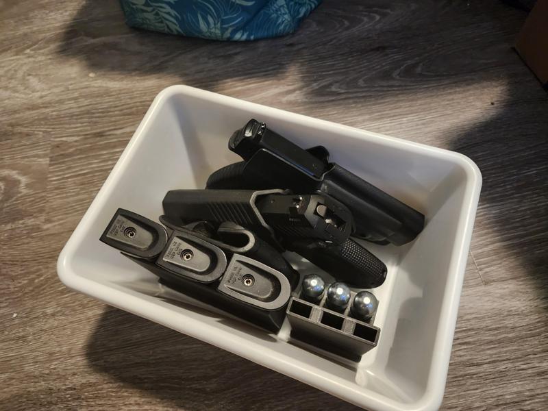 12g C02 holder/ stand for airsoft pistols / guns