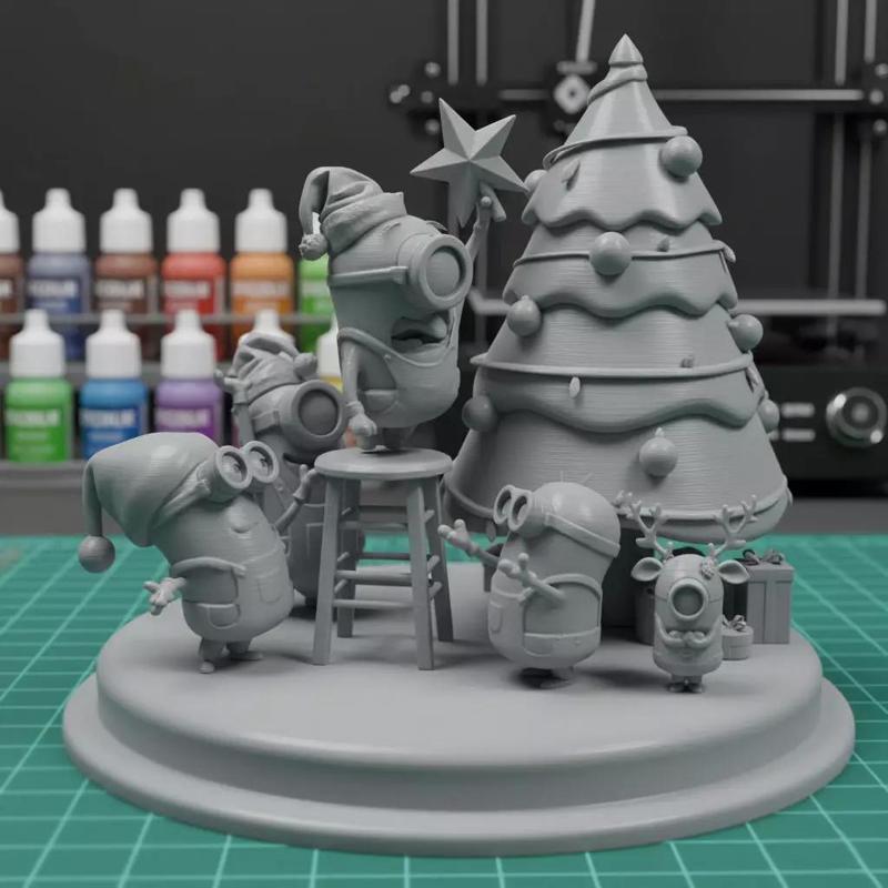 MINIONS CHRISTMAS TREE DIORAMA