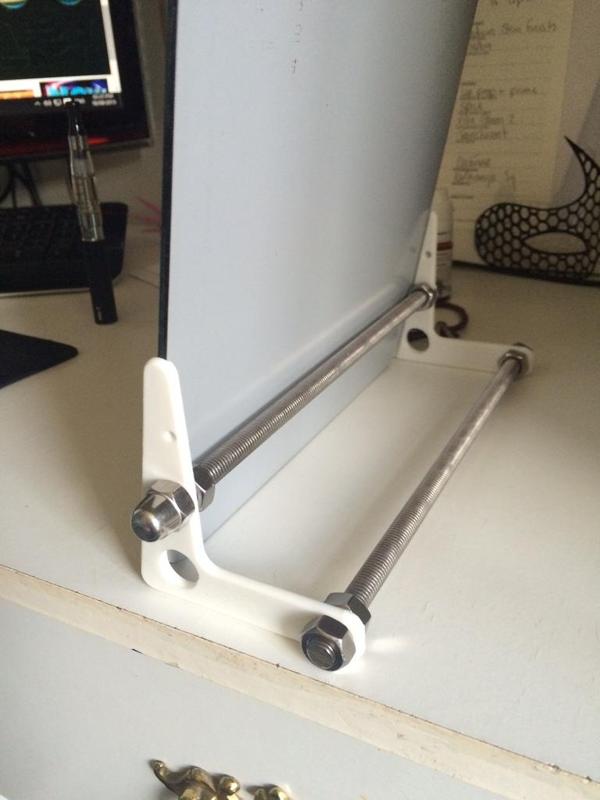 Upcycled old printbed mirror stand
