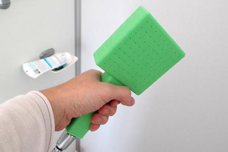 Post-modernistic-pre-futural-or-so *complete* shower head with handle