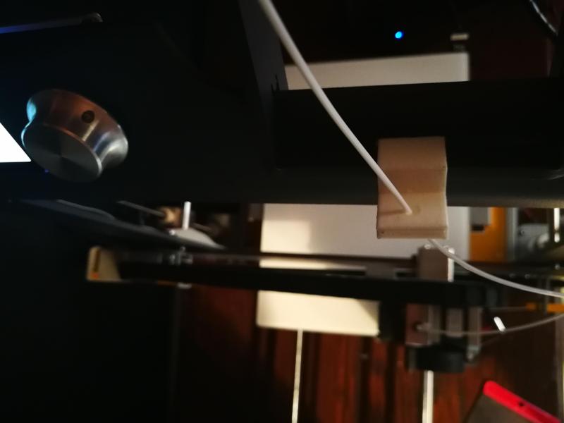 BQ Hephestos 2 filament guide