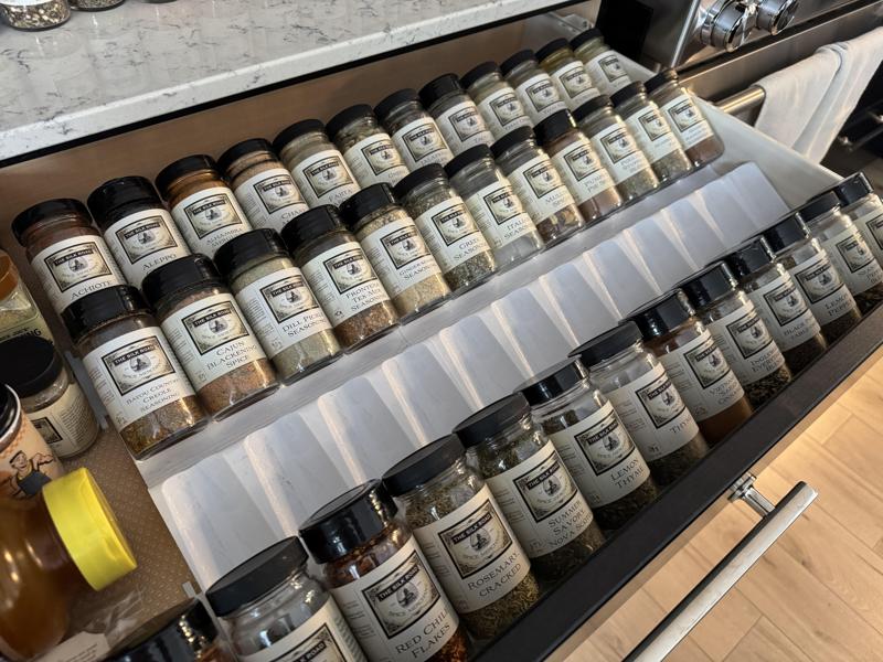 Spice Holder. Expandable